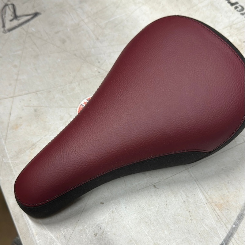 Verde tri pod seat Red pleather