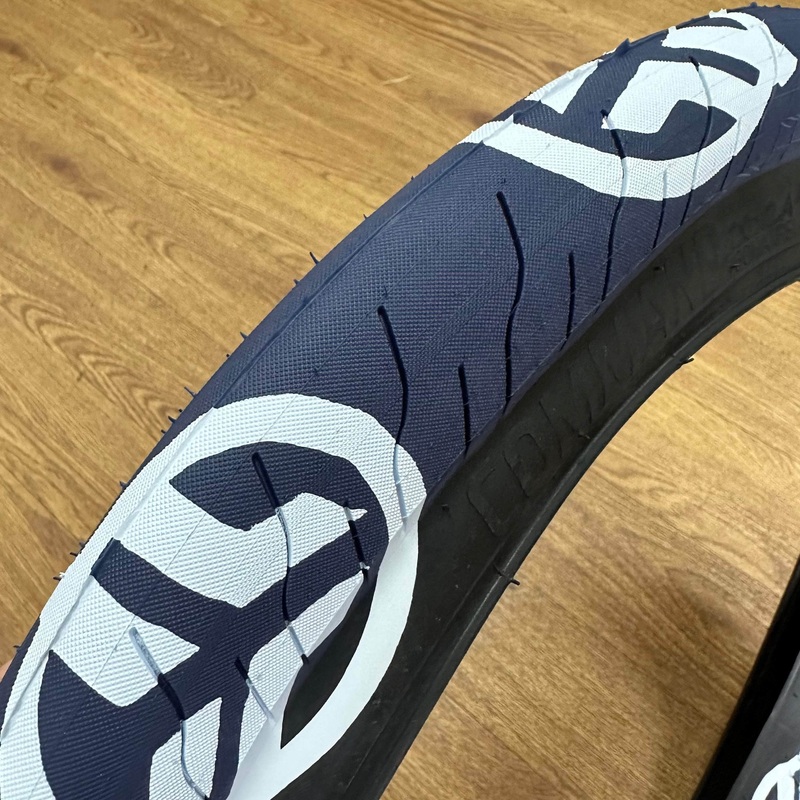 Federal Command LP Tyre 2.40 Blue With White Logos and Black Sidewall Blue With White Logos and Black Sidewall 20 x 2.40