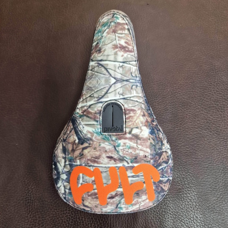 Cult Real Tree Camo Padded Pivotal Seat