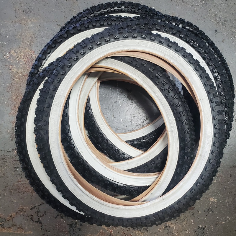 16×1.75 CST Comp 3 III BMX Tire – Black w/ Whitewall – NOS