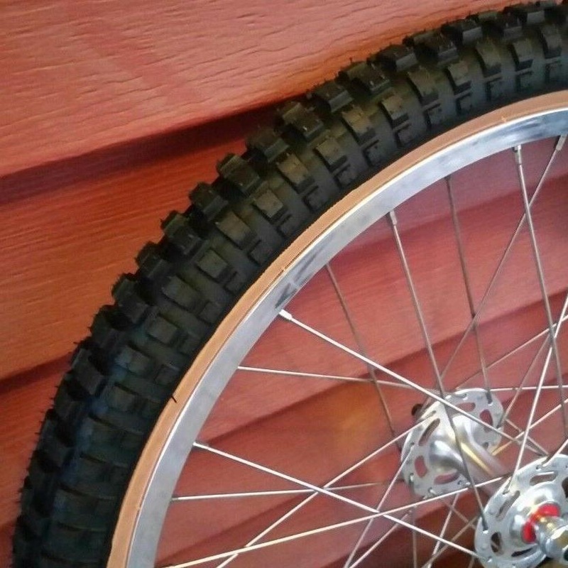 20×2.125 Comp 2 style BMX Tire – Black w/ Skinwall